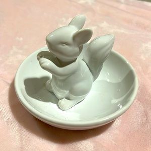 Ring holder dish